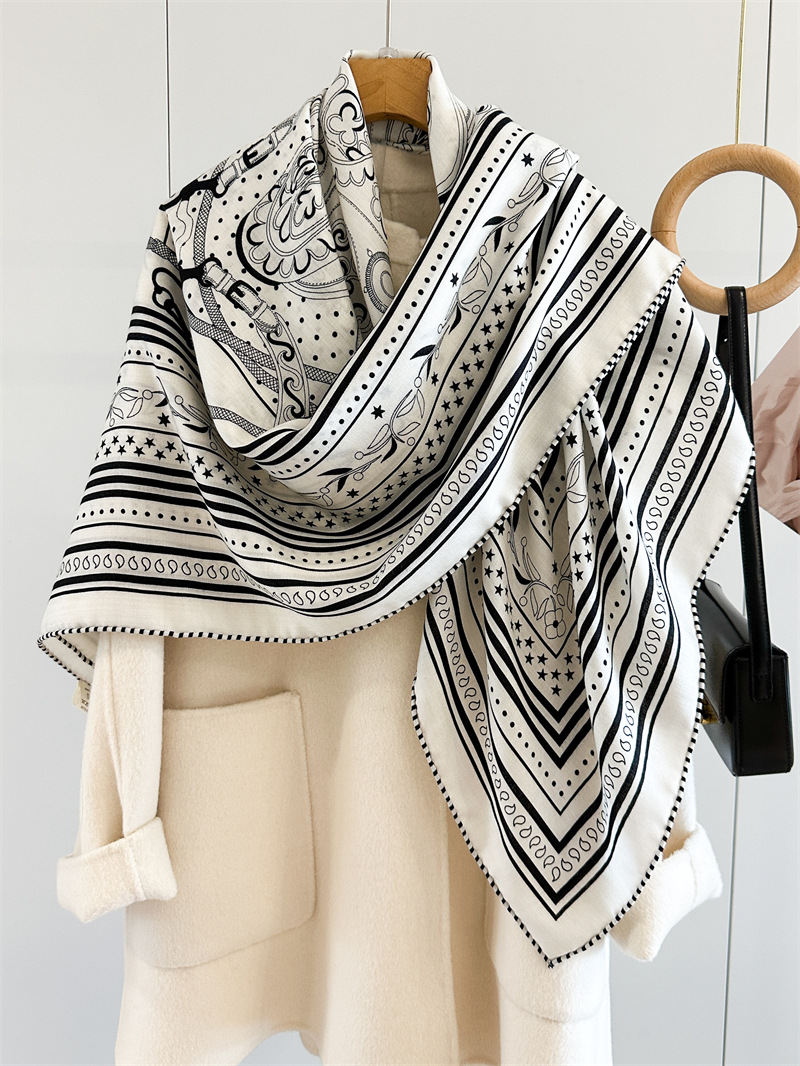 Sciarpa in misto seta e lana,  - Winter Clothing Hong Kong recensione e prezzo