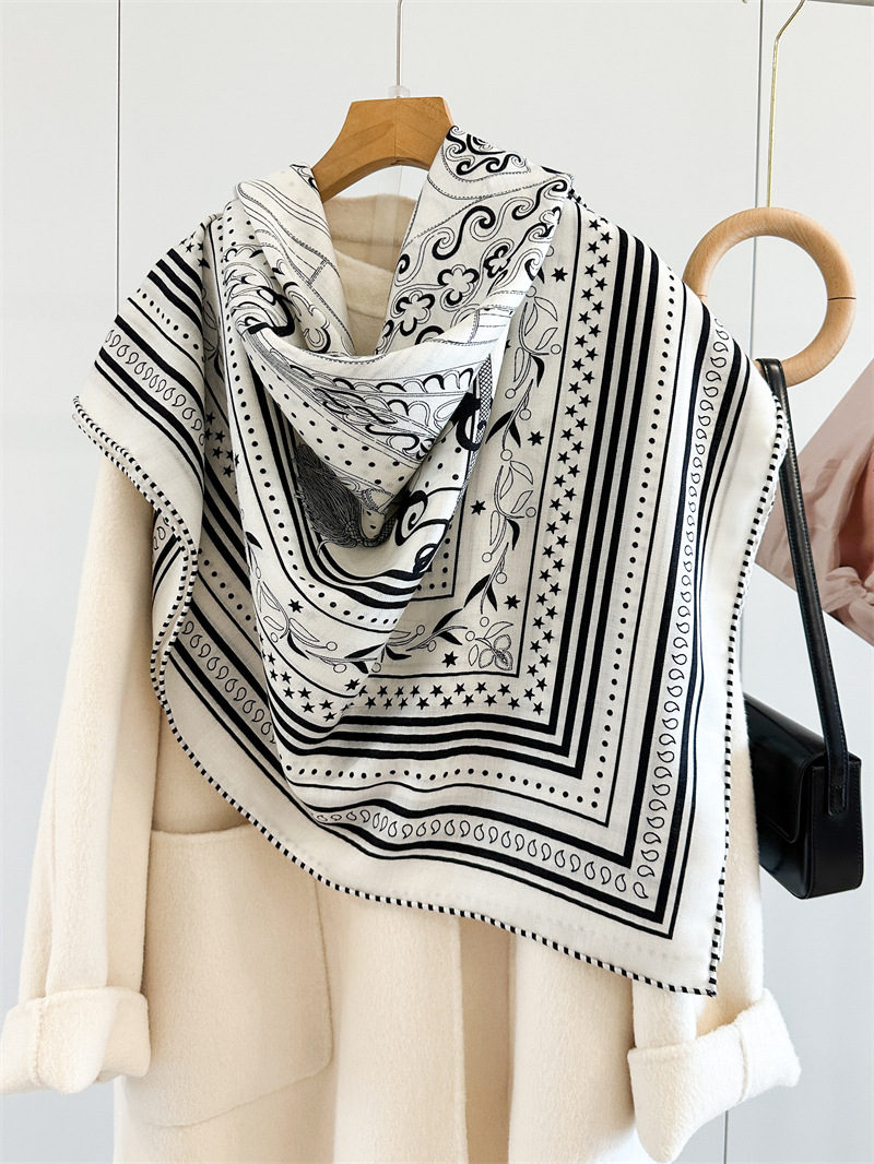 Sciarpa in misto seta e lana,  - Winter Clothing Hong Kong recensione e prezzo
