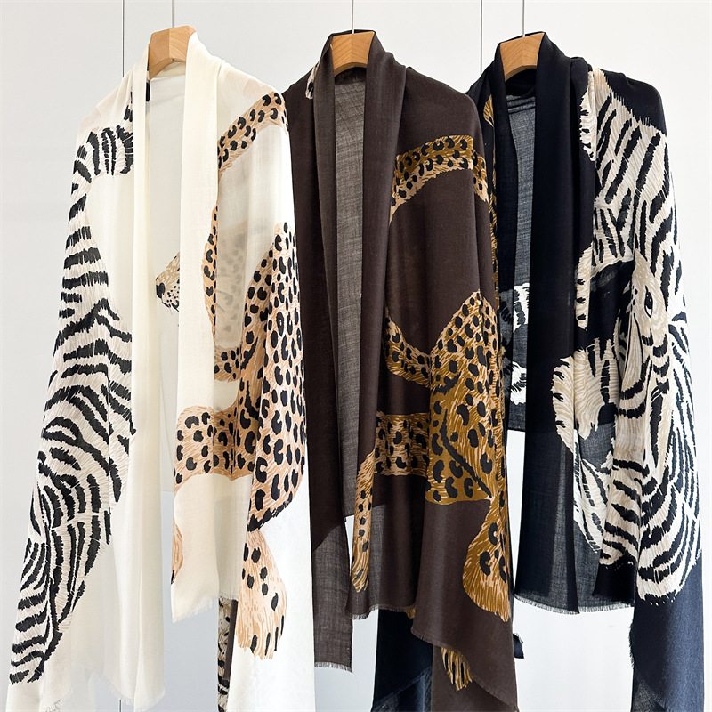 Sciarpe e stole di lusso in ca - Winter Clothing Hong Kong recensione e prezzo